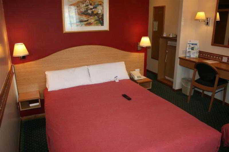 Days Inn By Wyndham London Stansted Airport Birchanger Exterior foto