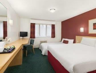Days Inn By Wyndham London Stansted Airport Birchanger Exterior foto
