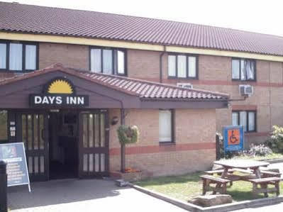 Days Inn By Wyndham London Stansted Airport Birchanger Exterior foto